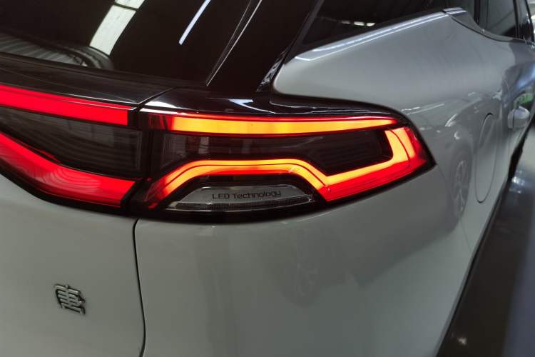 Used BYD Tang New Energy 2021 DM-i 112KM Prestige Model Right Rear Taillight
