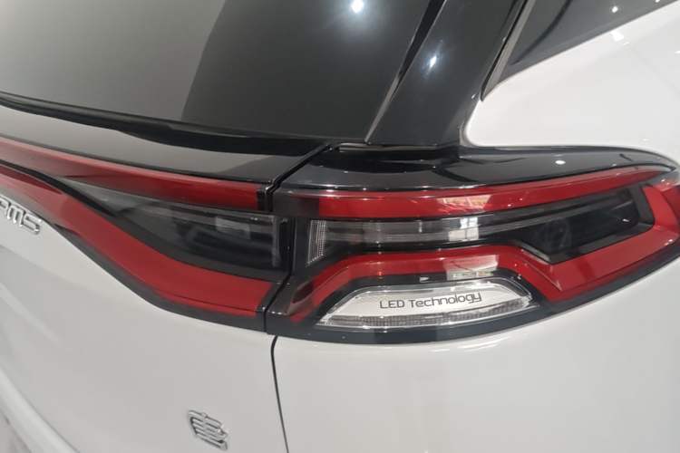 Used BYD Tang New Energy 2021 DM-i 112KM Prestige Model Right Rear Taillight