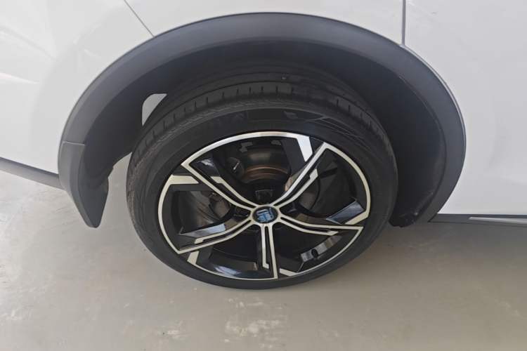 Used BYD Tang New Energy 2021 DM-i 112KM Prestige Model Right Rear Wheel Hub