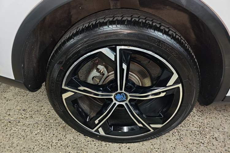 Used BYD Tang New Energy 2021 DM-i 112KM Prestige Model Right Rear Wheel Hub