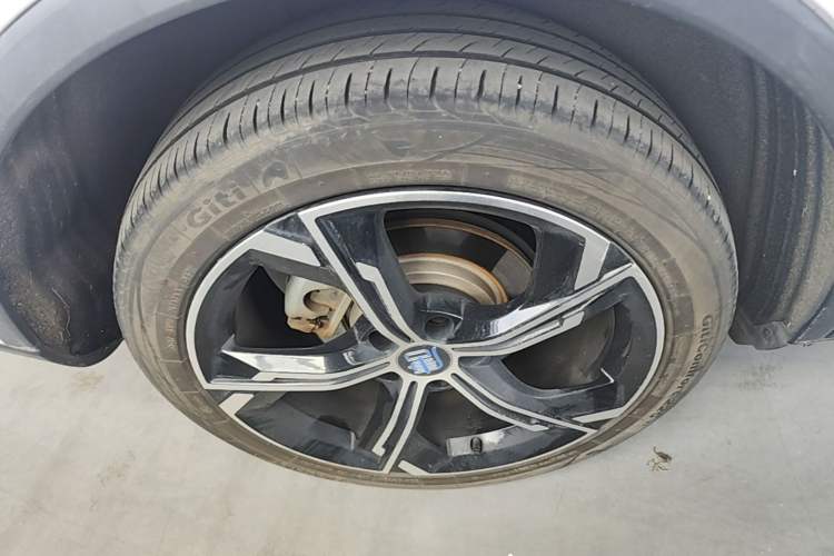 Used BYD Tang New Energy 2021 DM-i 112KM Prestige Model Right Rear Wheel Hub
