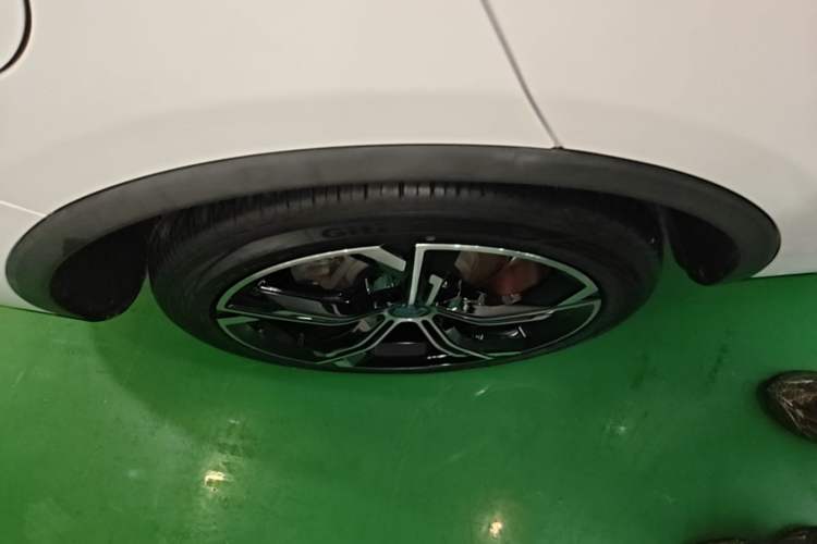 Used BYD Tang New Energy 2021 DM-i 112KM Prestige Model Right Rear Wheel Hub