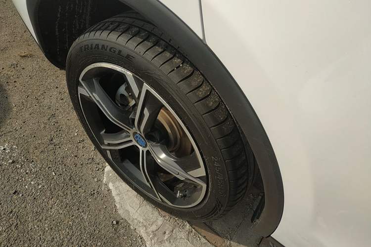 Used BYD Tang New Energy 2021 DM-i 112KM Prestige Model Right Rear Wheel Hub