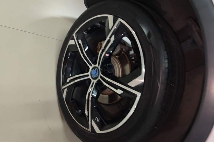 Used BYD Tang New Energy 2021 DM-i 112KM Prestige Model Right Rear Wheel Hub