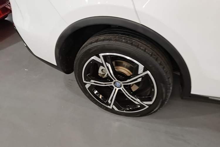 Used BYD Tang New Energy 2021 DM-i 112KM Prestige Model Right Rear Wheel Hub