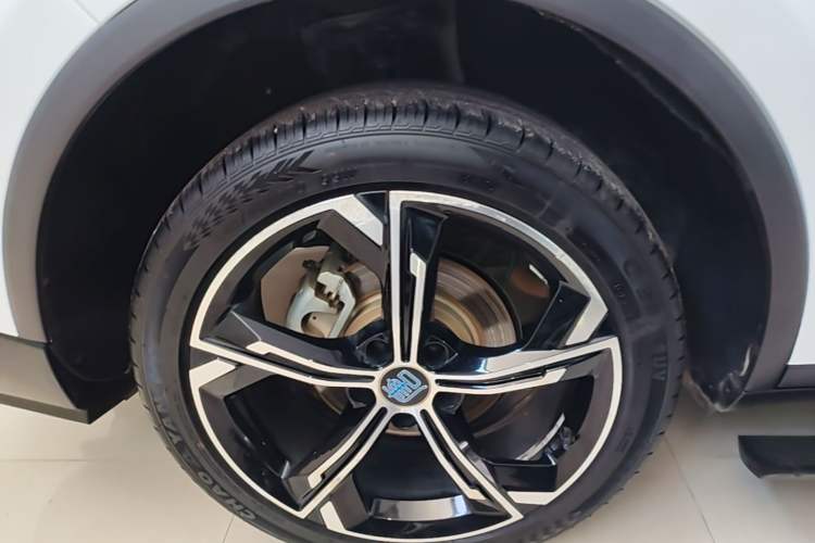 Used BYD Tang New Energy 2021 DM-i 112KM Prestige Model Right Rear Wheel Hub