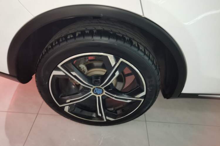 Used BYD Tang New Energy 2021 DM-i 112KM Prestige Model Right Rear Wheel Hub