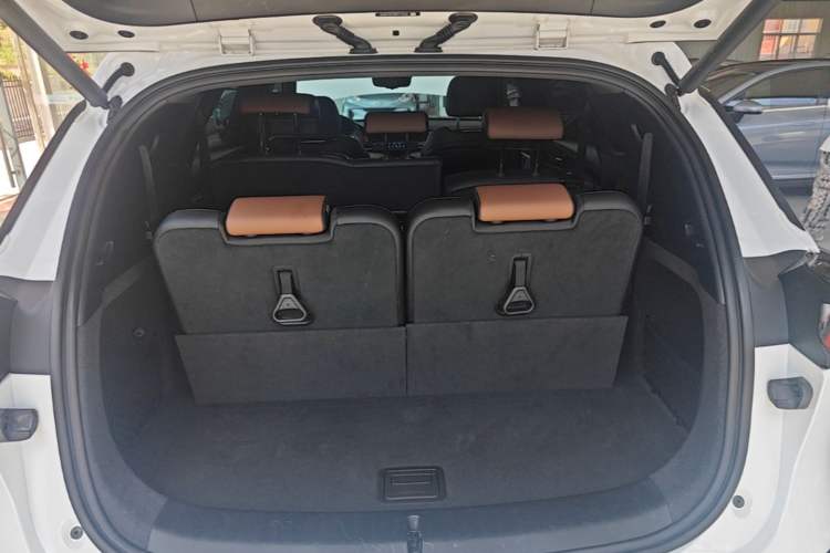 Used BYD Tang New Energy 2021 DM-i 112KM Prestige Model Trunk