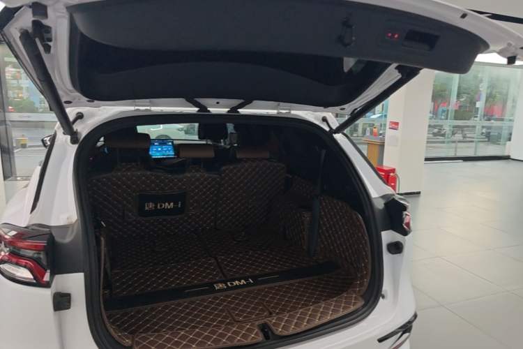 Used BYD Tang New Energy 2021 DM-i 112KM Prestige Model Trunk