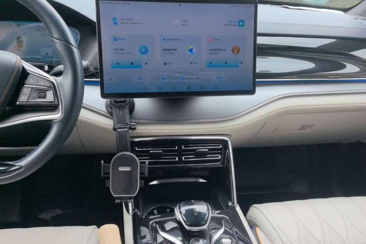 Used BYD Tang New Energy 2022 EV 730KM Luxury Model Audio And AC Panel