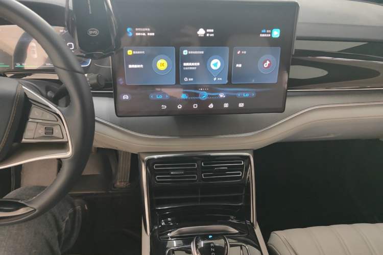 Used BYD Tang New Energy 2022 EV 635 km All-Wheel-Drive Flagship Model Audio And AC Panel
