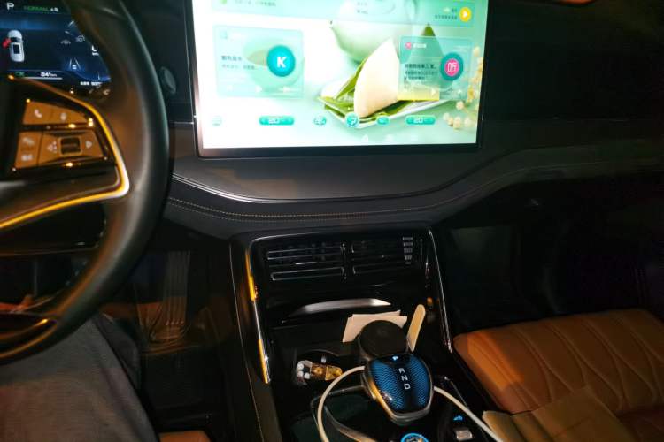 Used BYD Tang New Energy 2022 EV 730KM Luxury Model Audio And AC Panel