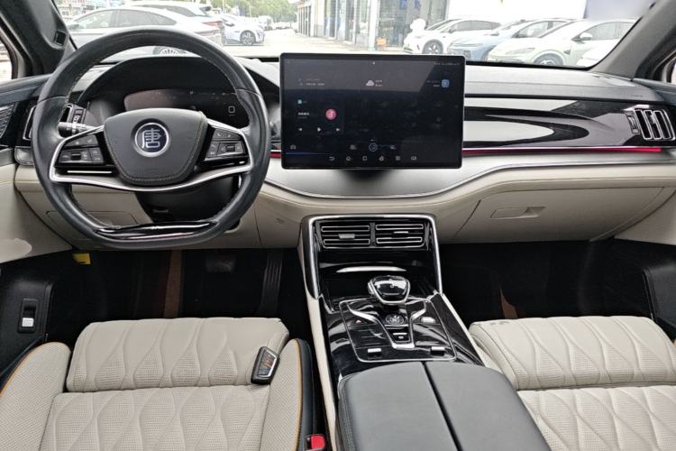 Used BYD Tang New Energy 2022 EV 730KM Luxury Model Center Console