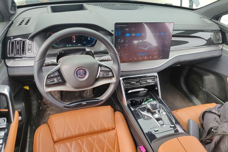 Used BYD Tang New Energy 2022 EV 730KM Luxury Model Center Console