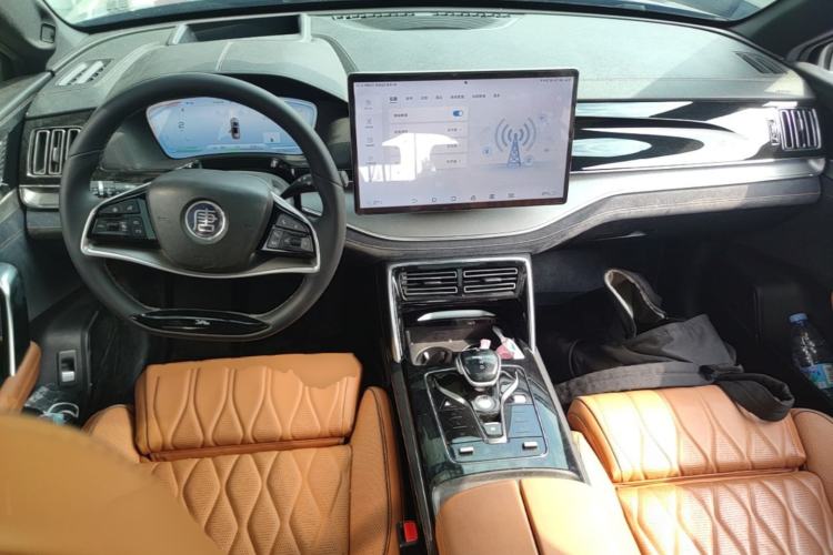 Used BYD Tang New Energy 2022 EV 730KM Luxury Model Center Console