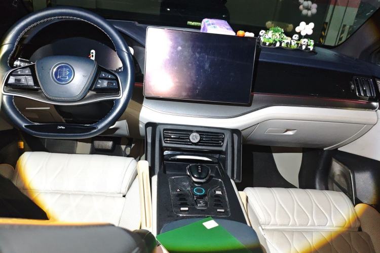 Used BYD Tang New Energy 2022 DM-i 252km Luxury Model Center Console