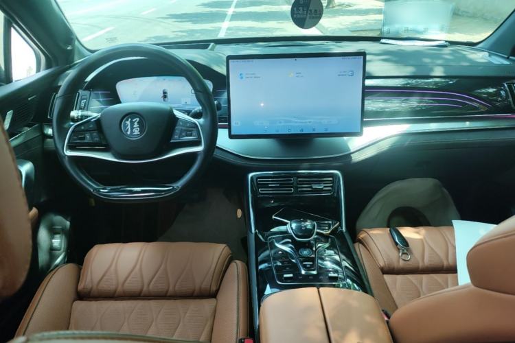 Used BYD Tang New Energy 2022 DM-p 215KM Four-Wheel Drive Flagship Model Center Console