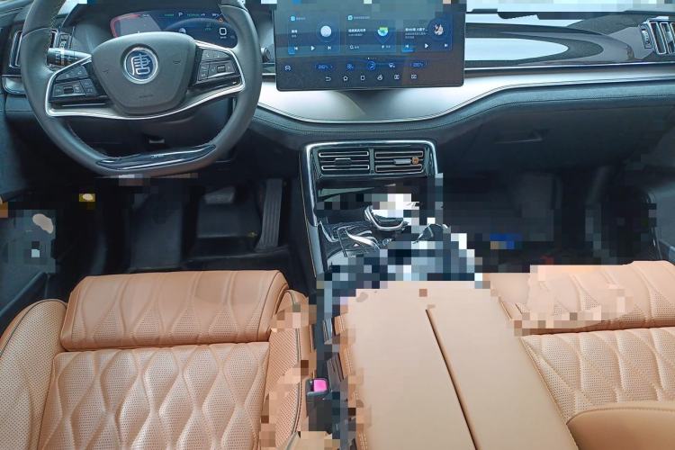 Used BYD Tang New Energy 2022 EV 730KM Luxury Model Center Console