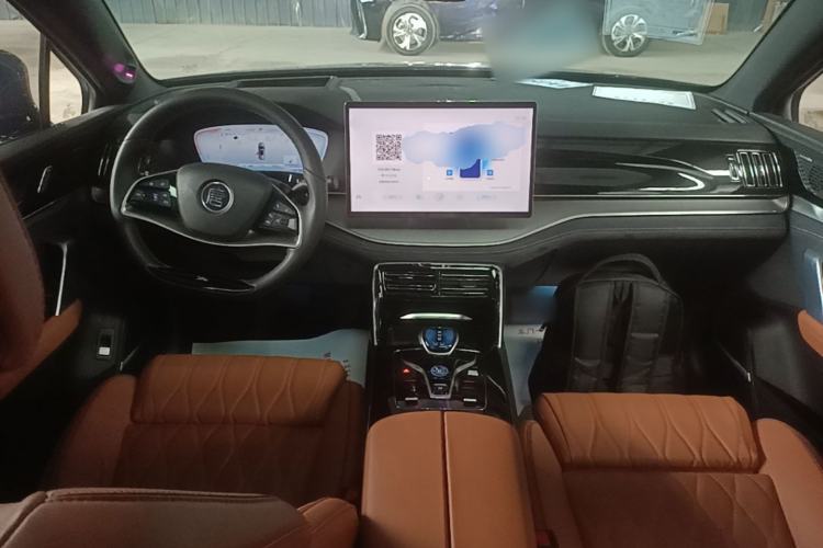 Used BYD Tang New Energy 2022 EV 730KM Luxury Model Center Console