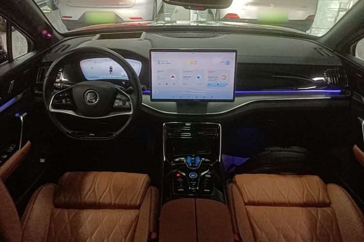 Used BYD Tang New Energy 2022 EV 730KM Luxury Model Center Console