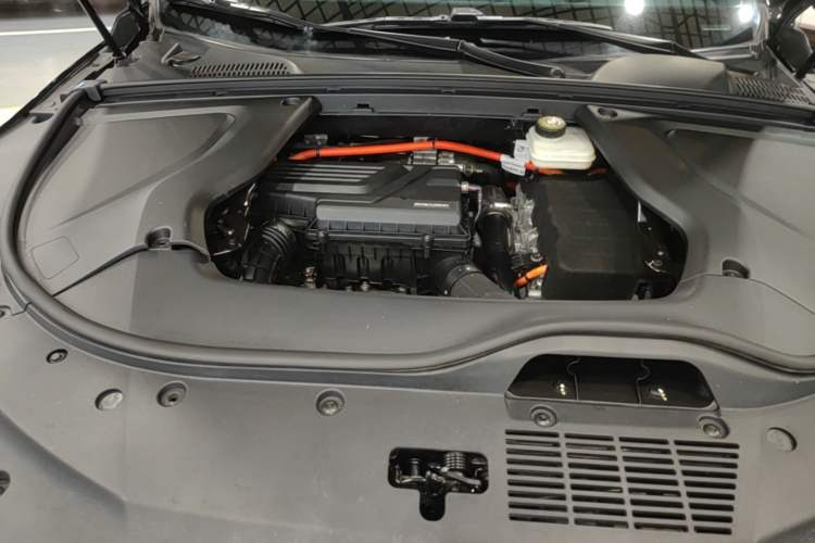 Used BYD Tang New Energy 2022 DM-p 215 km All-Wheel-Drive Deluxe Model Engine Bay