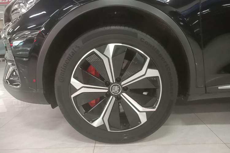 Used BYD Tang New Energy 2022 EV 730KM Luxury Model Exterior 4