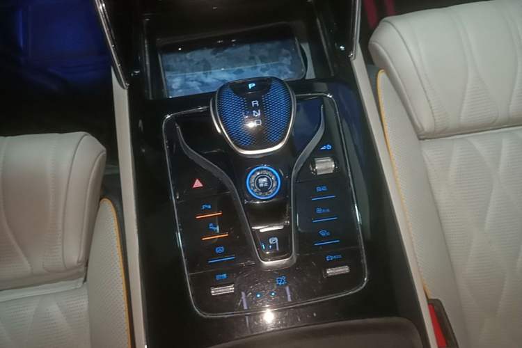 Used BYD Tang New Energy 2022 EV 730KM Luxury Model Gear Lever