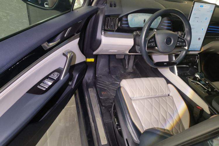 Used BYD Tang New Energy 2022 EV 635 km All-Wheel-Drive Flagship Model Interior 3