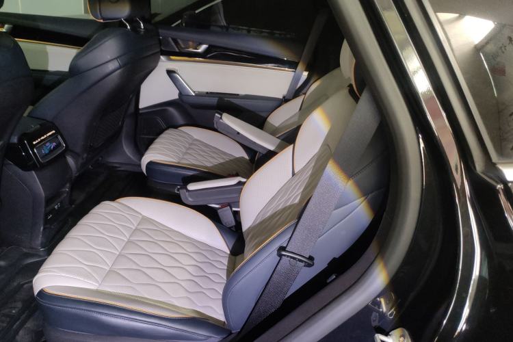 Used BYD Tang New Energy 2022 EV 635 km All-Wheel-Drive Flagship Model Interior 4