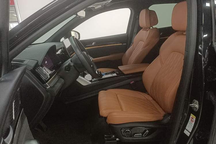 Used BYD Tang New Energy 2022 EV 730KM Luxury Model Left Front Seat