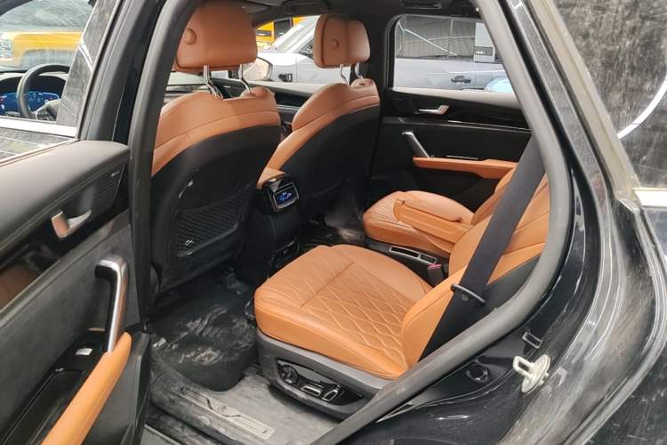 Used BYD Tang New Energy 2022 EV 635 km All-Wheel-Drive Flagship Model Left Rear Seat