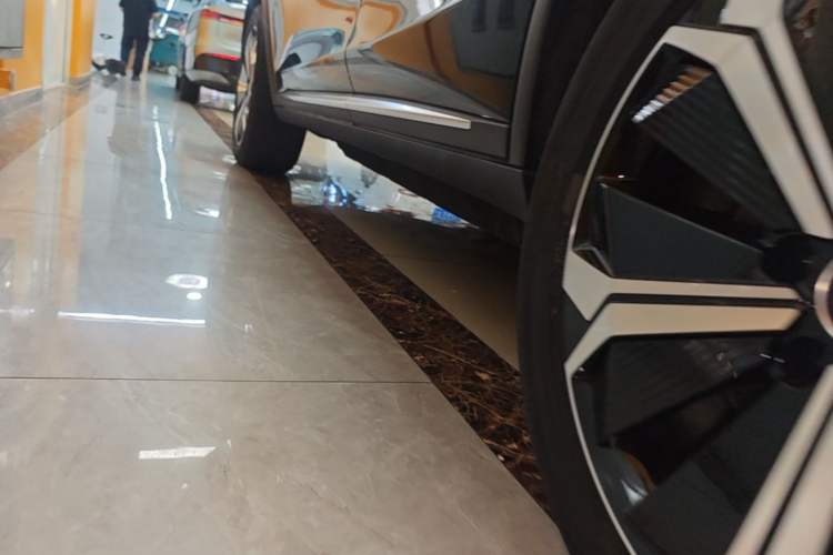 Used BYD Tang New Energy 2022 EV 730KM Luxury Model Left Side Sill