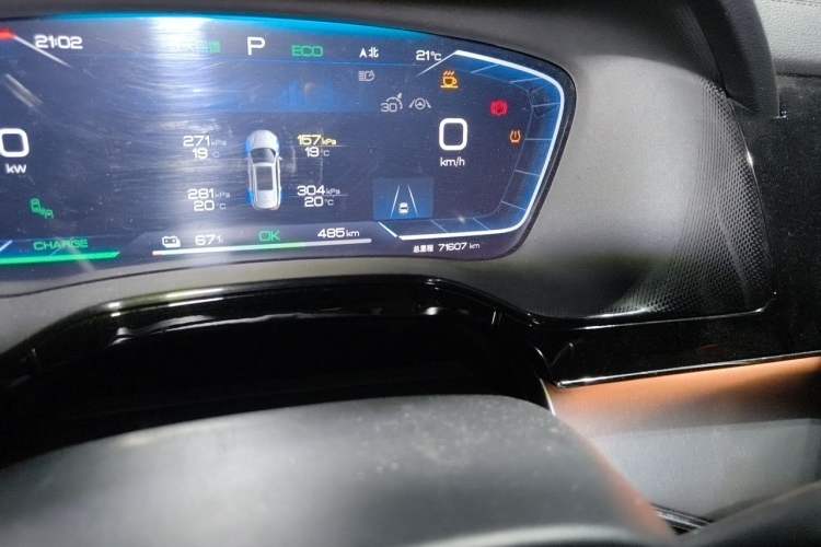 Used BYD Tang New Energy 2022 EV 730KM Luxury Model Odometer Close Up