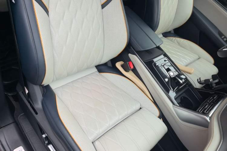 Used BYD Tang New Energy 2022 EV 730KM Luxury Model Right Front Seat