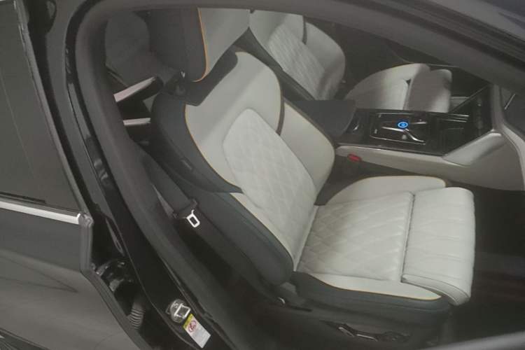 Used BYD Tang New Energy 2022 EV 730KM Luxury Model Right Front Seat