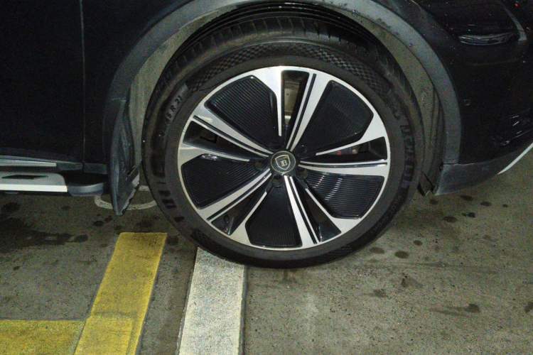 Used BYD Tang New Energy 2022 DM-p 215KM Four-Wheel Drive Flagship Model Right Front Wheel Hub