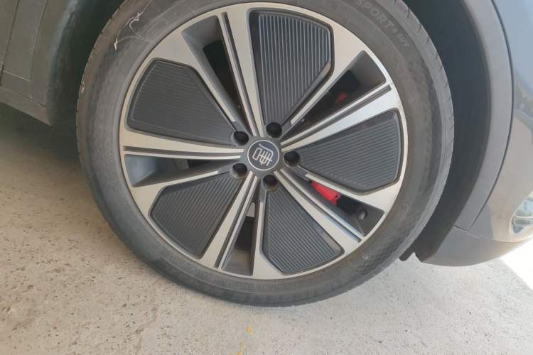 Used BYD Tang New Energy 2022 DM-p 215 km All-Wheel-Drive Deluxe Model Right Front Wheel Hub