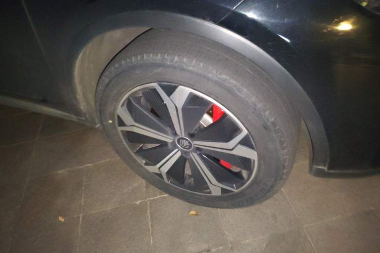 Used BYD Tang New Energy 2022 EV 730KM Luxury Model Right Front Wheel Hub