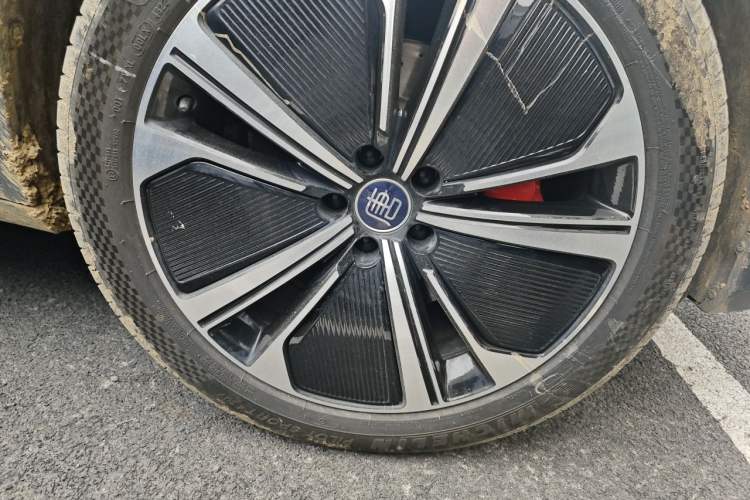 Used BYD Tang New Energy 2022 DM-p 215 km All-Wheel-Drive Deluxe Model Right Front Wheel Hub