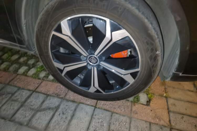 Used BYD Tang New Energy 2022 EV 730KM Luxury Model Right Front Wheel Hub
