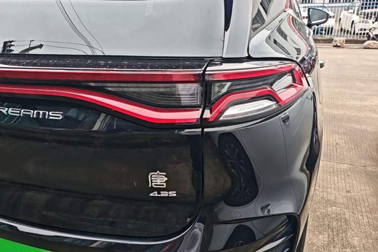 Used BYD Tang New Energy 2022 DM-p 215 km All-Wheel-Drive Deluxe Model Right Rear Taillight