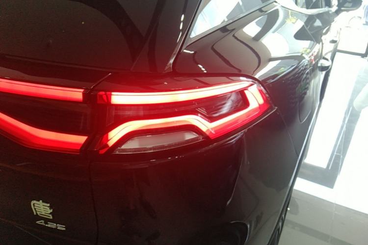 Used BYD Tang New Energy 2022 DM-p 215KM Four-Wheel Drive Flagship Model Right Rear Taillight