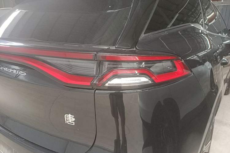 Used BYD Tang New Energy 2022 EV 730KM Luxury Model Right Rear Taillight