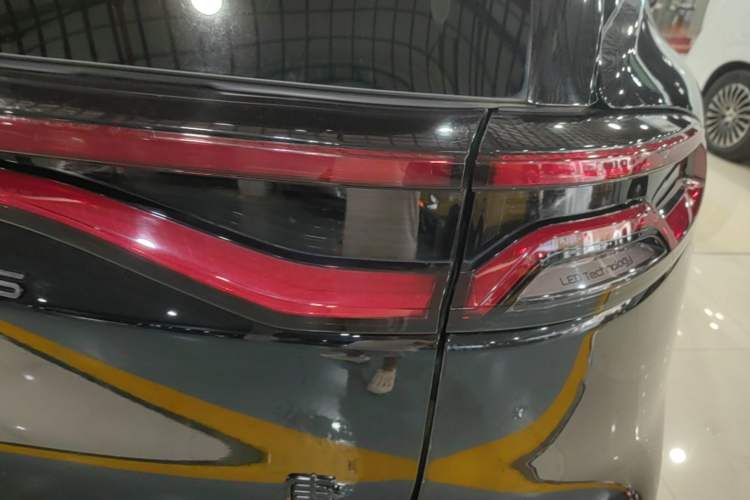 Used BYD Tang New Energy 2022 DM-p 215 km All-Wheel-Drive Deluxe Model Right Rear Taillight