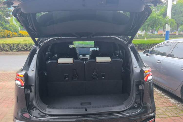 Used BYD Tang New Energy 2022 EV 730KM Luxury Model Trunk