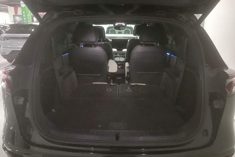 Used BYD Tang New Energy 2022 EV 730KM Luxury Model Trunk