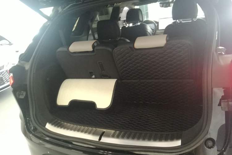Used BYD Tang New Energy 2022 DM-p 215KM Four-Wheel Drive Flagship Model Trunk