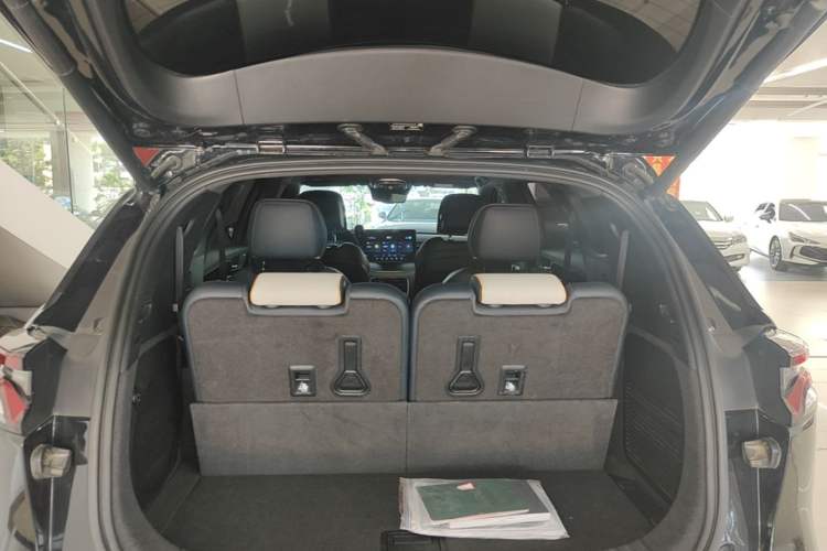 Used BYD Tang New Energy 2022 EV 635 km All-Wheel-Drive Flagship Model Trunk