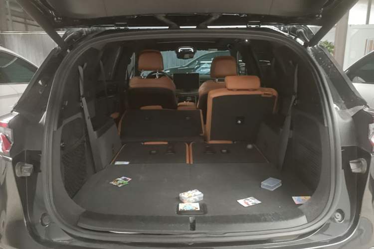 Used BYD Tang New Energy 2022 EV 730KM Luxury Model Trunk