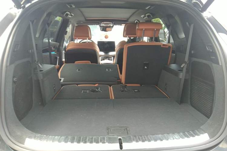 Used BYD Tang New Energy 2022 DM-p 215 km All-Wheel-Drive Deluxe Model Trunk